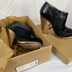 Cole Haan 8.5M, Black And Gold, Cowhide Fur, 3" He